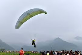 Le premier vol en parapente organisé à Tuyen Quang