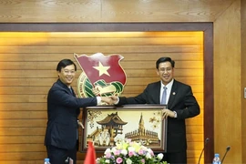 Renforcement des relations entre les deux jeunesses vietnamienne et laotienne