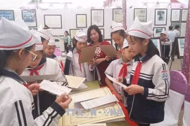 Exposition "Hoàng Sa, Truong Sa du Vietnam - les preuves historiques et juridiques​" à Hoa Binh