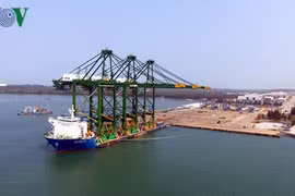 Le Vietnam exporte des portiques sur rail pour charges lourdes en Inde