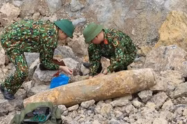 Quang Binh : neutralisation réussie d'une bombe de 200 kg trouvée dans une zone résidentielle