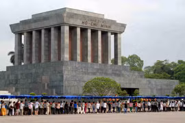 Têt 2020 : plus de 25.000 visiteurs au mausolée de Hô Chi Minh