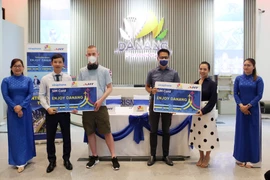 Plus de 50.000 cartes SIM de téléphone offerts gratuitement aux touristes internationaux à Da Nang