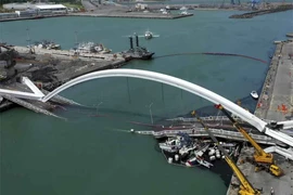 Effondrement d'un pont en Indonésie: 7 morts et 3 disparus