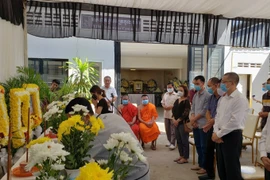 Remise des corps des Vietnamiens décédés dans un accident de la route à Siem Reap (Cambodge)
