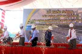 Vinh Long: inauguration de nombreux travaux à l'occasion du XIe Congrès du Parti