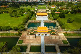 Thua Thien-Hue: exploration aérienne des tombeaux impériaux 