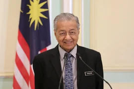 Le Premier ministre malaisien Mahathir Mohamad remet sa démission au roi 