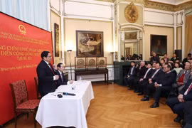 Le PM Pham Minh Chinh rencontre des Vietnamiens en Belgique