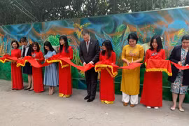 Inauguration de la fresque murale "Environnement propre - Planète verte" à Hanoï