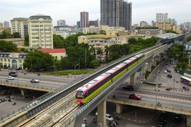 Premiers essais pour la section surélevée de la ligne de métro Nhon – gare de Hanoï