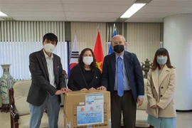 COVID-19 : des masques de protection pour les Vietnamiens en R. de Corée