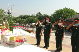 Quang Binh : Inhumation des restes de 26 soldats volontaires et experts vietnamiens tombés au Laos