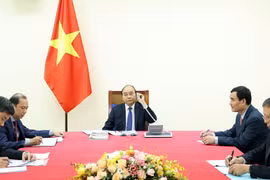 Vietnam-Japon : entretien téléhonique Nguyên Xuân Phuc - Suga Yoshihide