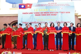 Ouverture de l'exposition "Police populaire Laos - Vietnam - Une amitié radieuse"