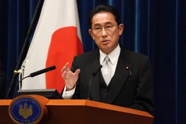 Le chef du gouvernement Pham Minh Chinh félicite le nouveau Premier ministre du Japon