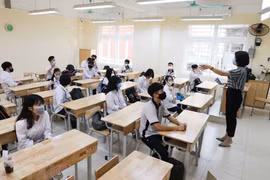 Les élèves de Hanoï retournent à l'école après trois mois de congés à cause du COVID-19