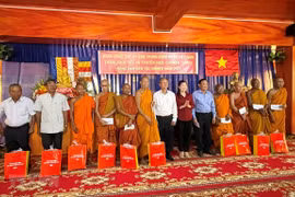 Chol Chnam Thmay: le Comité central du FPV adresse des voeux aux Khmers d'An Giang