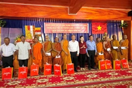 Chol Chnam Thmay: le Comité central du FPV adresse des voeux aux Khmers d'An Giang