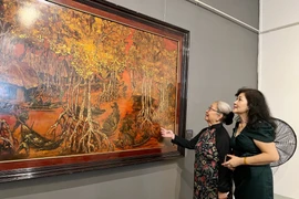 Exposition des artefacts à l'occasion des 35 ans du Musée des Beaux-arts de Ho Chi Minh-Ville