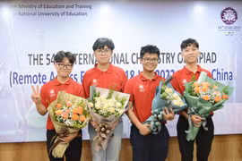 Quatre élèves vietnamiens remportent l'or aux Olympiades internationales de chimie 2022
