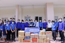 Le Laos soutient les étudiants vietnamiens dans la prévention du COVID-19