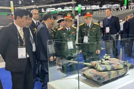 Le Vietnam au Salon international de Défense et de Sécurité terrestres et aéroterrestres Eurosatory
