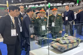 Le Vietnam au Salon international de Défense et de Sécurité terrestres et aéroterrestres Eurosatory