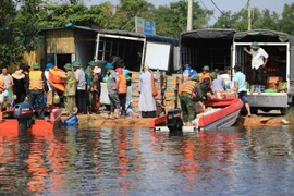 Des Vietnamiens en Ukraine soutiennent les habitants du Centre affectés par les inondations