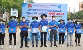 Des volontaires aident à lutter contre la pandémie à Ho Chi Minh-Ville