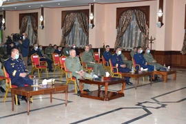 Dialogue avec l'École Supérieure de Guerre de l'Algérie sur le développement durable du Vietnam