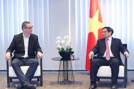 Le PM Pham Minh Chinh rencontre le président du Parti du travail de Belgique, Raoul Hedebou