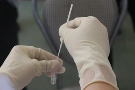 COVID-19 : 90 nouveaux cas et un décès supplémentaire confirmés à midi