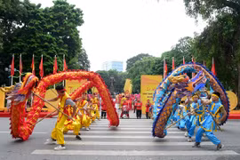 Festival de la danse du dragon à l'occasion du 1010e anniversaire de Thang Long-Hanoi