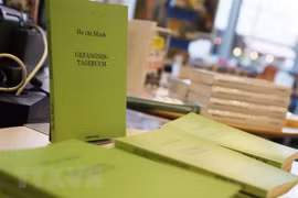 L’œuvre “Carnet de prison” du Président Hô Chi Minh traduite en allemand
