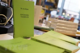 L’œuvre “Carnet de prison” du Président Hô Chi Minh traduite en allemand