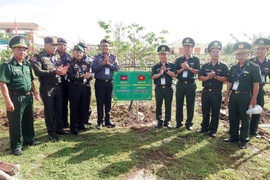 Échange d'amitié entre des jeunes gardes-frontières vietnamiens et cambodgiens