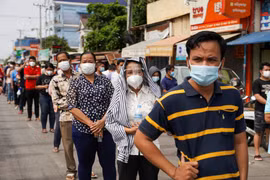 Le gouvernement cambodgien décide de lever le verrouillage à Phnom Penh et Takhmao