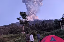 L'Indonésie ferme l'aéroport après l'éruption du volcan Merapi
