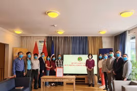 L'ambassade du Vietnam en Suisse au chevet au Fonds de vaccination anti-Covid-19