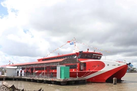 Le premier service de bateau express de Ca Mau officiellement inauguré
