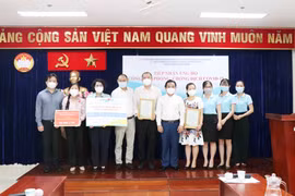 Des entreprises soutiennent la lutte contre le COVID-19 à Ho Chi Minh-Ville