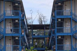 COVID-19 : Singapour construira des logements pour 60.000 travailleurs migrants