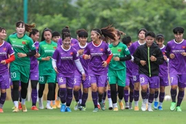 L'équipe nationale de football féminin part pour un entraînement en France