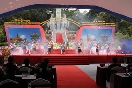 Son La célèbre les 60 ans des relations diplomatiques Vietnam-Laos