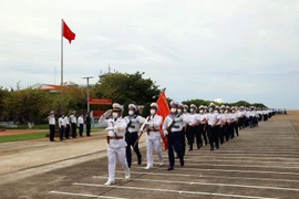 Le périple spécial du drapeau national vers Truong Sa