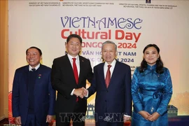 Le dirigeant vietnamien To Lam et le président mongol Ukhnaagiin Khurelsukh. Photo: VNA