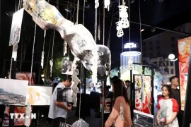 Le Festival de design créatif de Hanoï s’est clôturé dimanche soir 17 novembre. En neuf jours, il a attiré près de 300.000 visiteurs. Photo: VNA