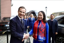 Le Premier ministre suédois Ulf Kristersson et la vice-présidente vietnamienne Vo Thi Anh Xuan. Photo: VNA