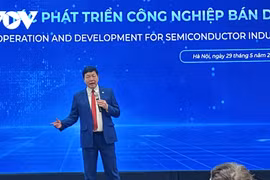 Le président du Conseil fondateur de VINASA, Truong Gia Binh, donne un aperçu du marché mondial des semi-conducteurs avec des opportunités importantes pour les entreprises vietnamiennes. Photo: VNA